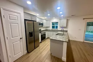 827 SE 6th St, Stuart, FL 34994 - Photo 5