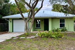 827 SE 6th St, Stuart, FL 34994 - Photo 1