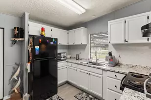 541 Barb Ann Ln, Port Saint Lucie, FL 34952 - Photo 11