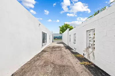 225 N Dixie Highway, Hallandale Beach, FL 33009 - Photo 17