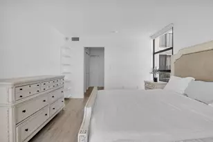 3701 N Country Club Dr, Aventura, FL 33180 - Photo 15