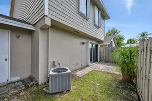 12152 NW 36th Pl, Sunrise, FL 33323 - Photo 11