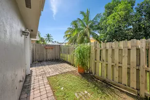 12152 NW 36th Pl, Sunrise, FL 33323 - Photo 9
