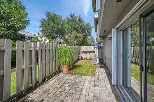 12152 NW 36th Pl, Sunrise, FL 33323 - Photo 9