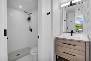 3701 N Country Club Dr, Aventura, FL 33180 - Photo 25