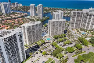 3701 N Country Club Dr, Aventura, FL 33180 - Photo 37