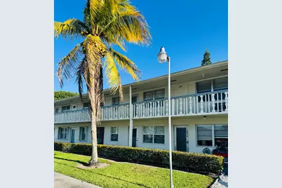 218 Kent M #M, West Palm Beach, FL 33417 - Photo 1