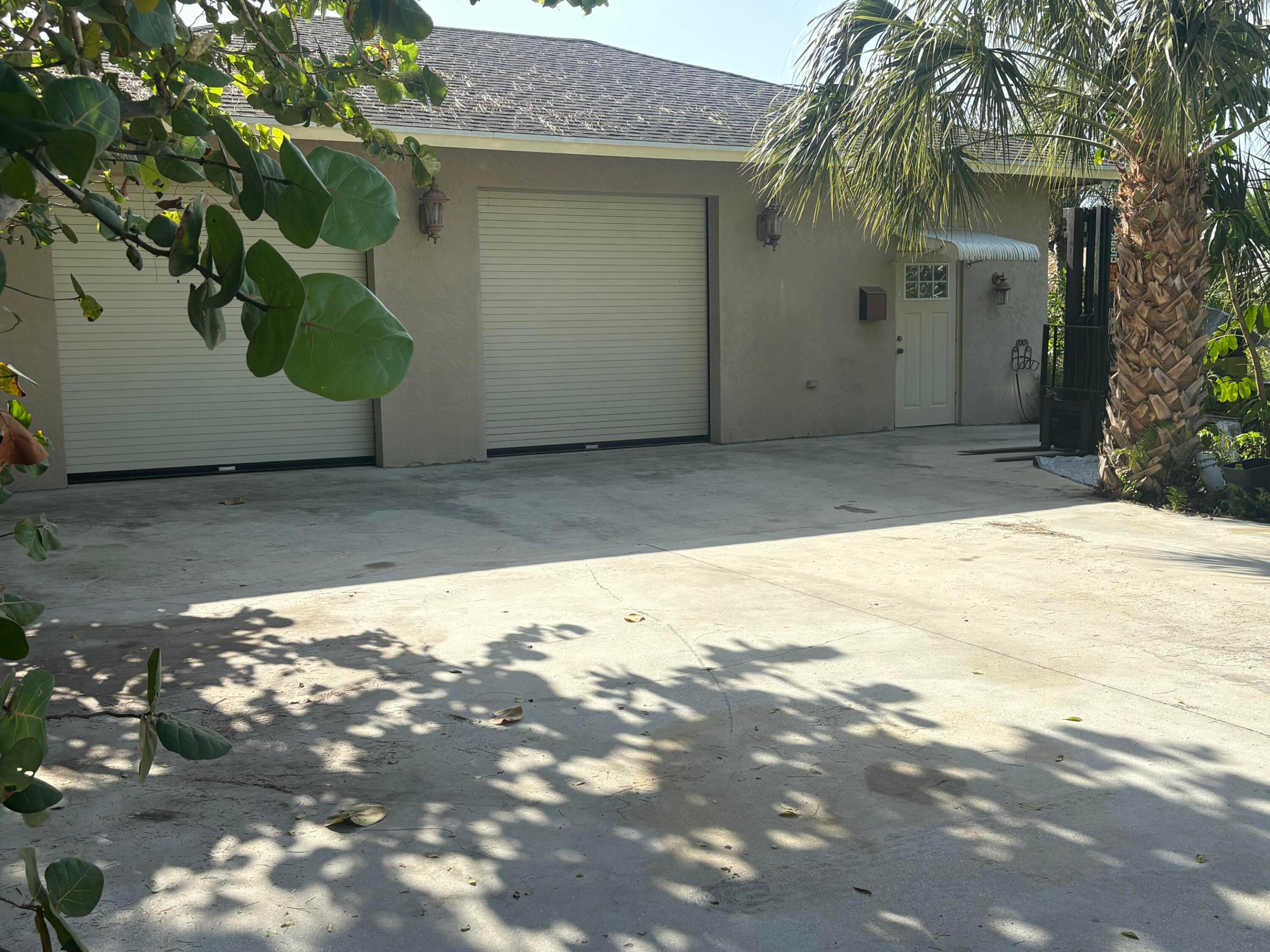 3127 Carol Ave main architectural view