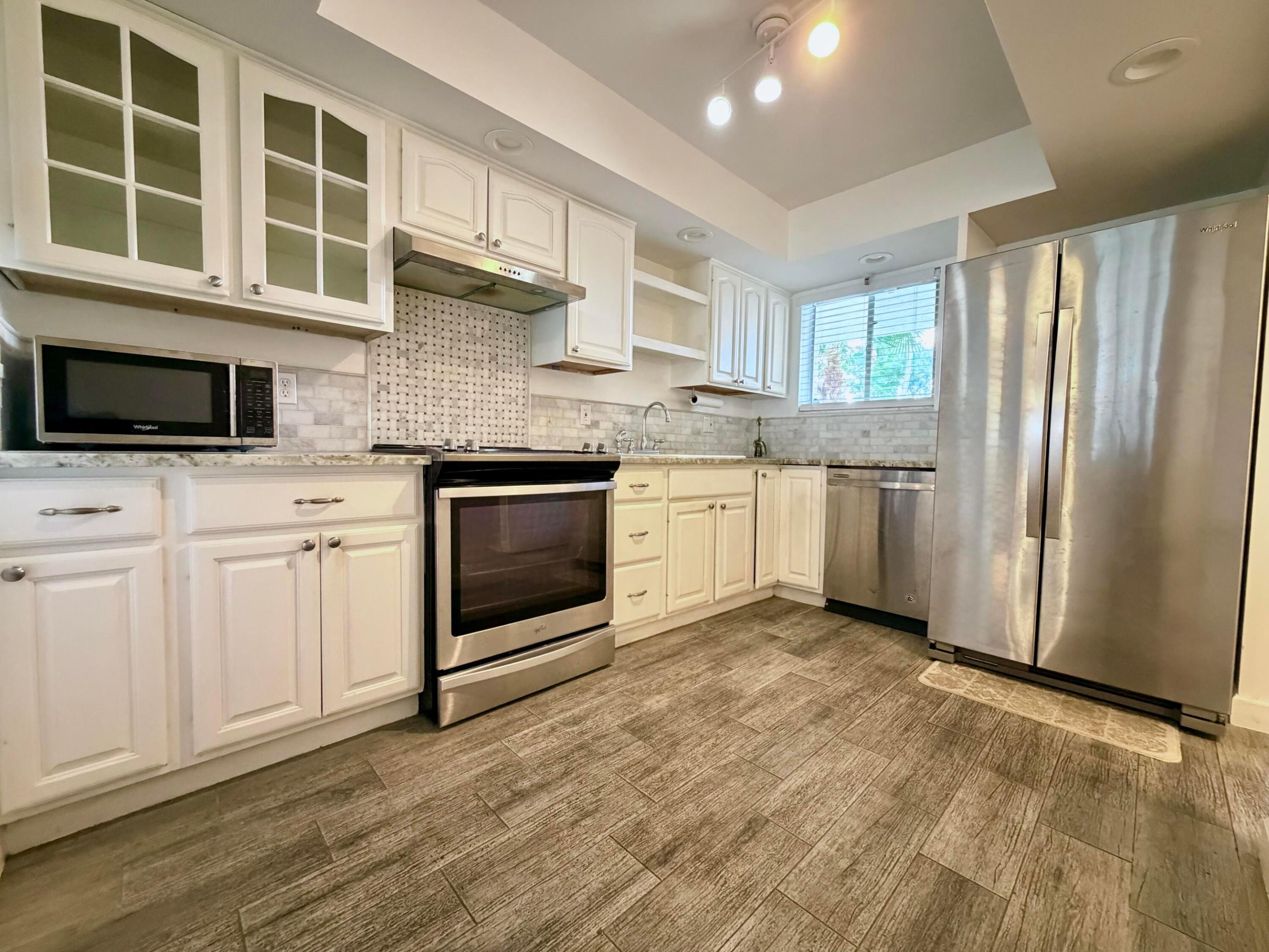 3186 Via Poinciana #115 - 3186 Via Poinciana #115, Lake Worth, FL 33467 Luxury Property | Jose Angel Pina