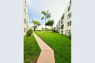 3186 Via Poinciana #115, Lake Worth, FL 33467 - Photo 9