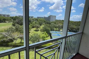 3500 Oaks Clubhouse Dr, Pompano Beach, FL 33069 - Photo 15
