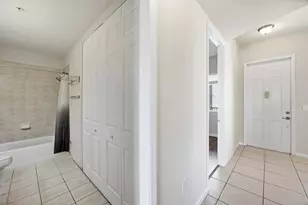 3500 Oaks Clubhouse Dr, Pompano Beach, FL 33069 - Photo 5