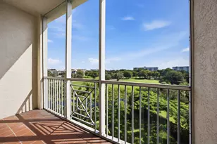 3500 Oaks Clubhouse Dr, Pompano Beach, FL 33069 - Photo 21