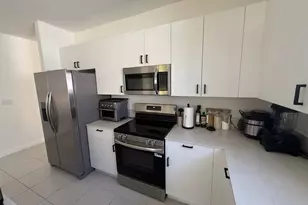2402 SE 30th St, Homestead, FL 33033 - Photo 3