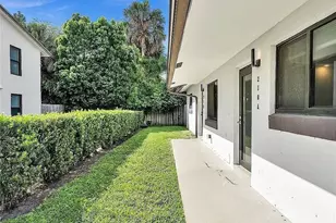 216 NW 25th St, Wilton Manors, FL 33311 - Photo 3