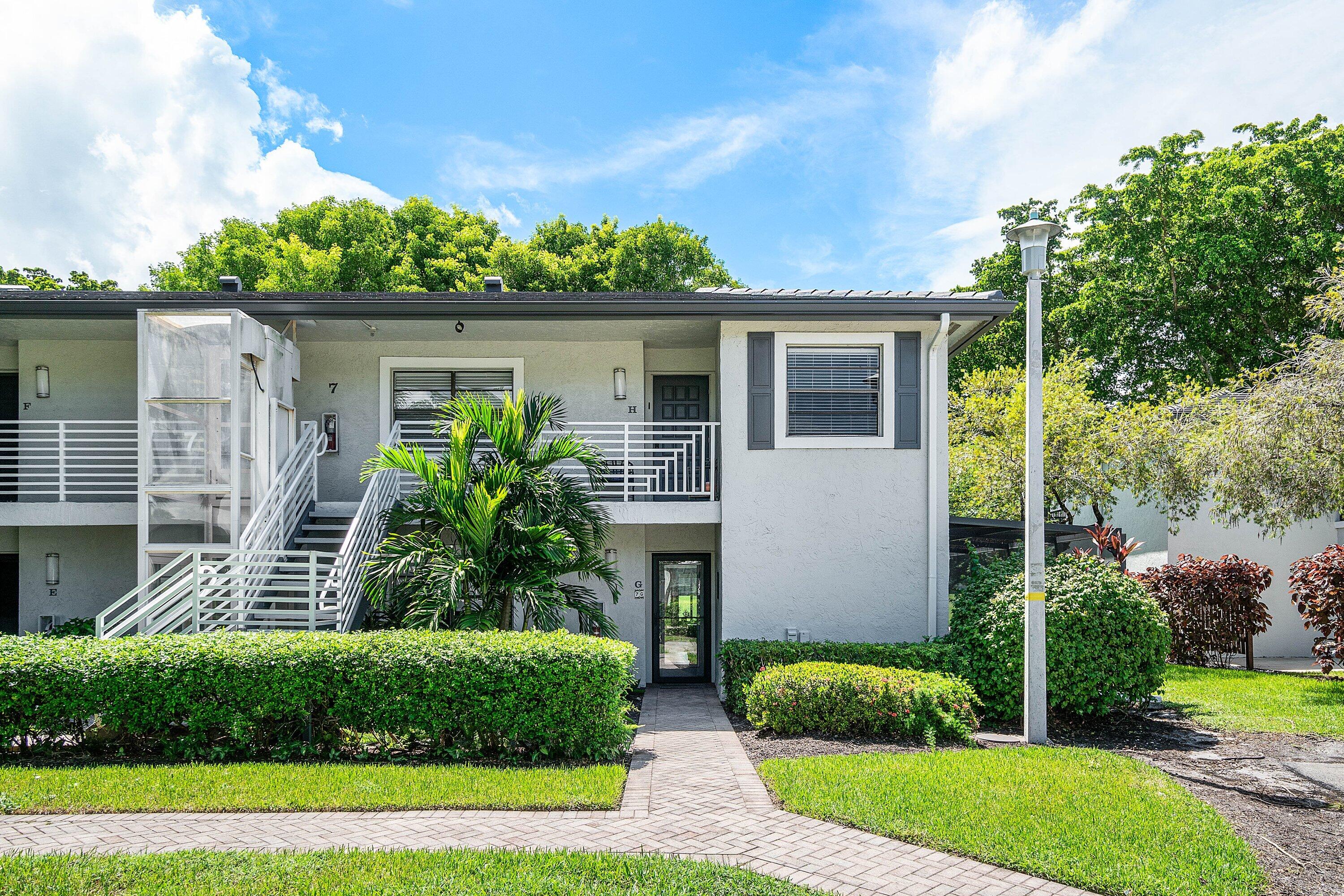 7 Southport Ln #H main architectural view