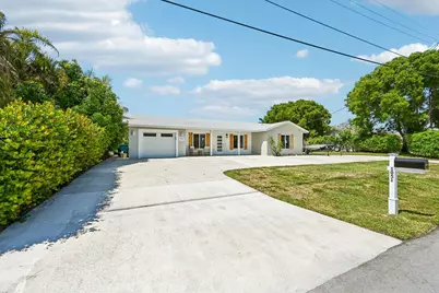 1051 SW 25th Avenue, Boynton Beach, FL 33426 - Photo 3