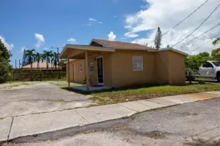 242 SW 7th Ct, Deerfield Beach, FL 33441 - Photo 3