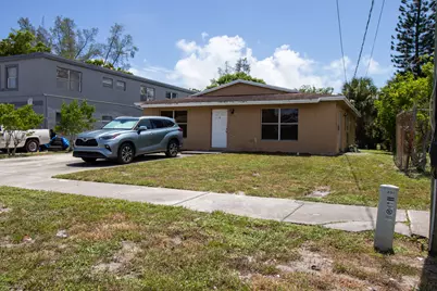 230 SW 8th Street, Deerfield Beach, FL 33441 - Photo 1