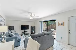 702 NW 98th Cir, Plantation, FL 33324 - Photo 5