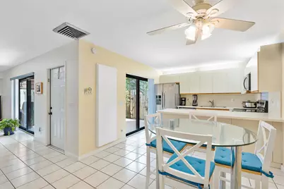 702 NW 98th Circle, Plantation, FL 33324 - Photo 7