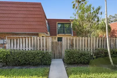 702 NW 98th Circle, Plantation, FL 33324 - Photo 3