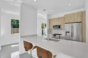 815 NE 17th Ave, Fort Lauderdale, FL 33304 - Photo 3