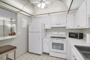 359 Saxony Trail, Delray Beach, FL 33446 - Photo 5