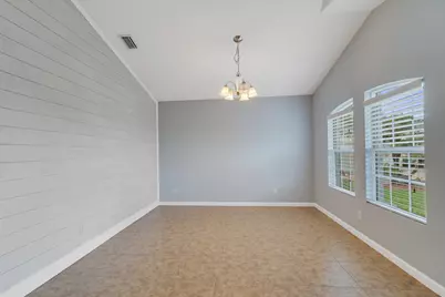 655 Valencia Circle SW, Vero Beach, FL 32968 - Photo 9