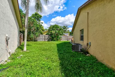6126 Wauconda Way E, Greenacres, FL 33463 - Photo 27
