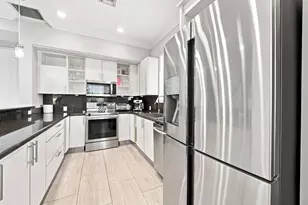 633 NE 11th Ave, Fort Lauderdale, FL 33304 - Photo 11