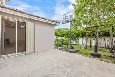 831 NW 130th Avenue, Pembroke Pines, FL 33028 - Photo 17