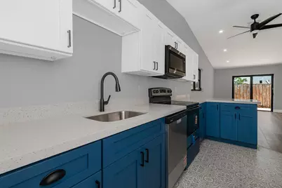 9279 NW 17th Court, Pembroke Pines, FL 33024 - Photo 11