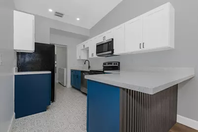 9279 NW 17th Court, Pembroke Pines, FL 33024 - Photo 9