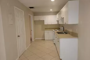 2002 S 10th St, Fort Pierce, FL 34950 - Photo 1