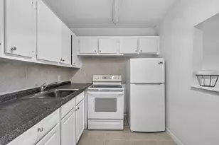 210 Canterbury J, West Palm Beach, FL 33417 - Photo 9