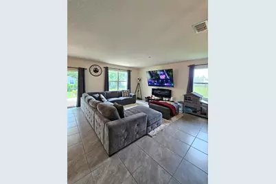 1017 SW Longfellow Road, Port Saint Lucie, FL 34953 - Photo 9