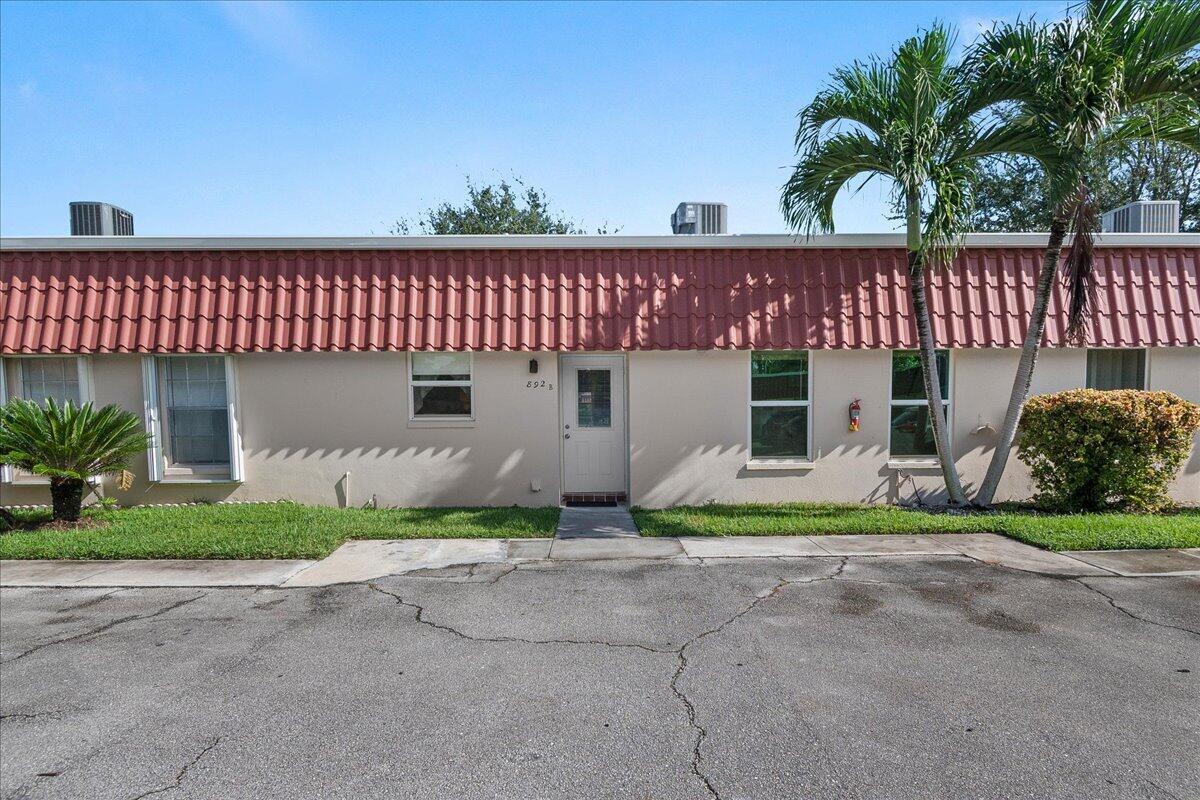 892 Worcester Ln #B - 892 Worcester Ln #B, Lake Worth, FL 33467 Luxury Property | Jose Angel Pina