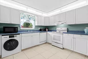 892 Worcester Ln, Lake Worth, FL 33467 - Photo 3