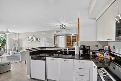 700 E Boynton Beach Boulevard #410, Boynton Beach, FL 33435 - Photo 9
