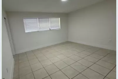 842 S 63rd Avenue, Hollywood, FL 33023 - Photo 19