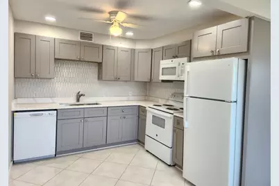 3025 Newcastle B, Boca Raton, FL 33434 - Photo 1