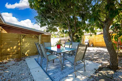 609 S Arnold Avenue, Lantana, FL 33462 - Photo 9