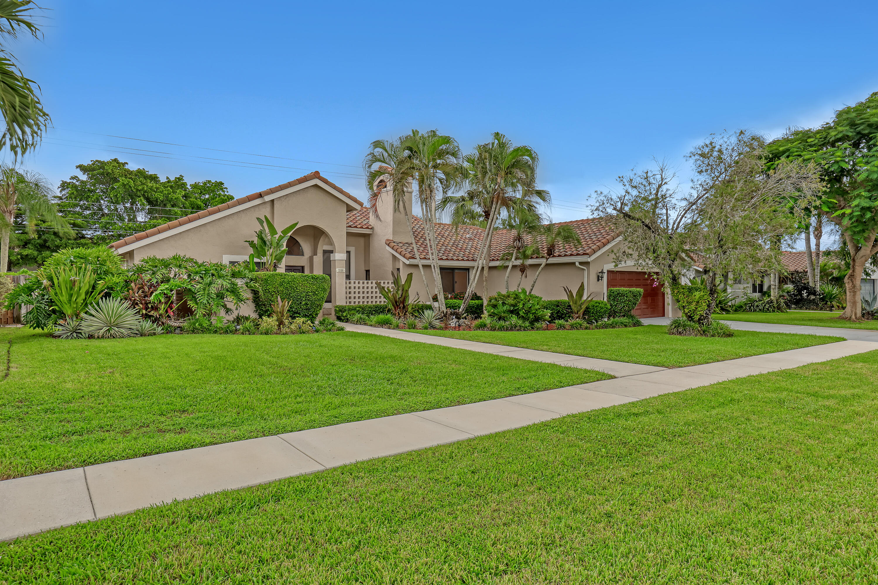 2156 Amesbury Cir main architectural view
