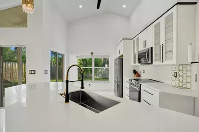 6965 NW 29th Court, Margate, FL 33063 - Photo 7