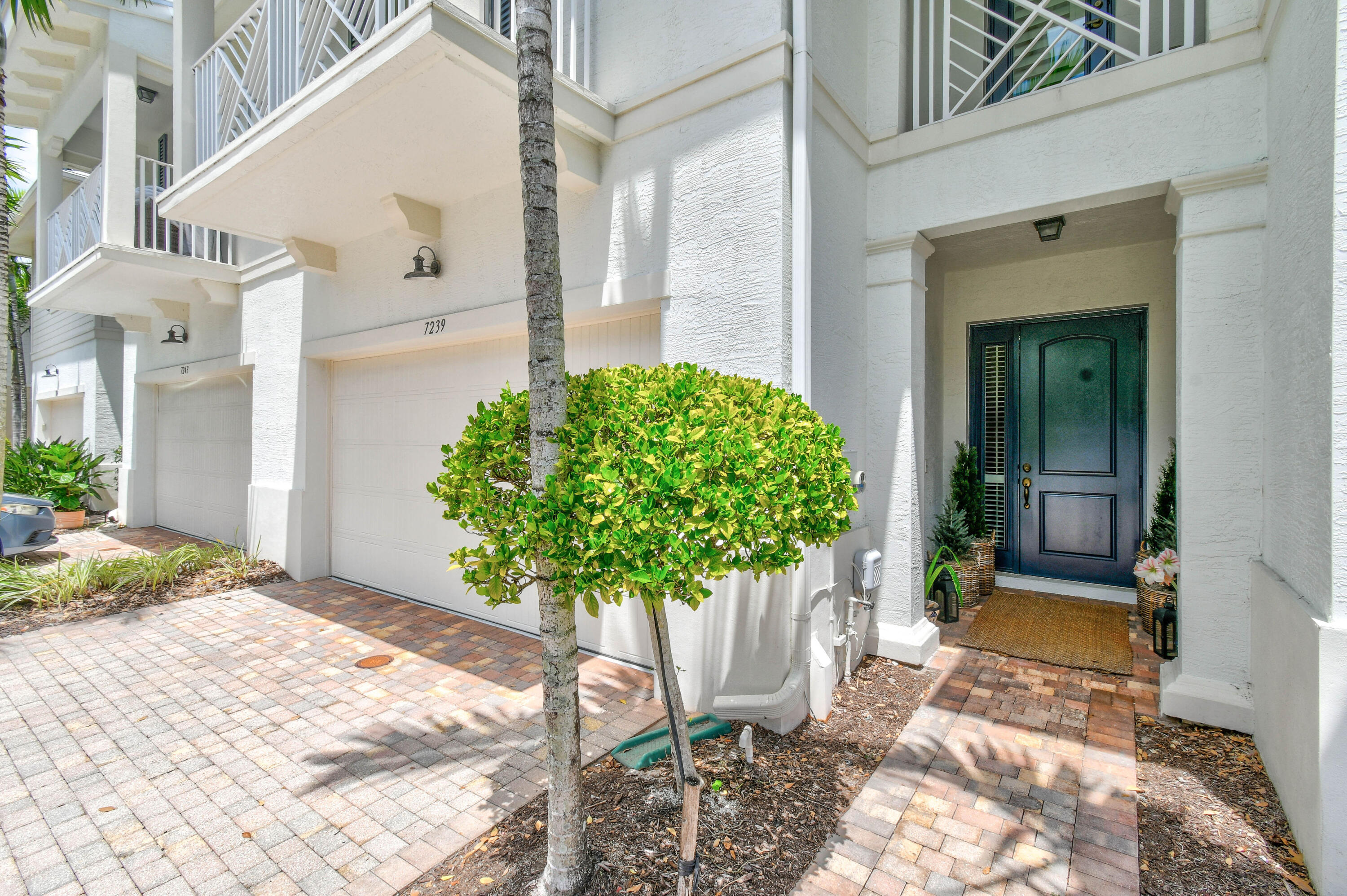 7239 Oxford Ct - 7239 Oxford Ct, Palm Beach Gardens, FL 33418 Luxury Property | Jose Angel Pina