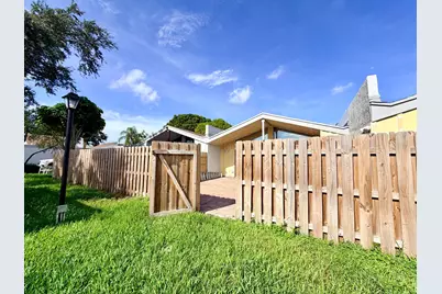 1720 NW 73rd Avenue, Plantation, FL 33313 - Photo 9