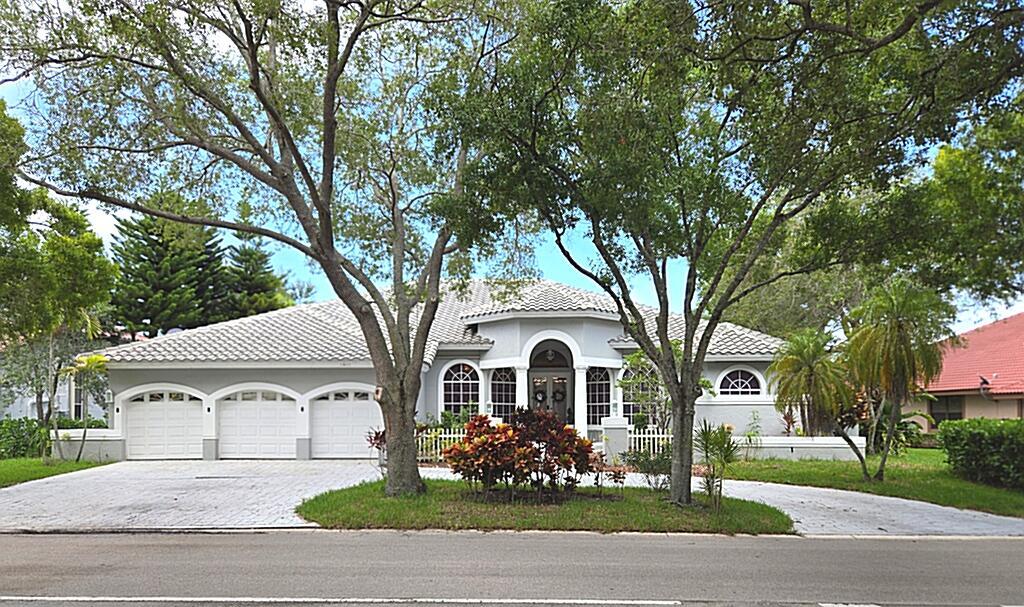 1811 Eagle Trace Blvd W - 1811 Eagle Trace Blvd W, Coral Springs, FL 33071 Luxury Property | Jose Angel Pina
