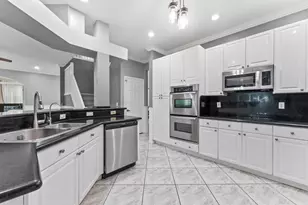 16363 Segovia Cir S, Pembroke Pines, FL 33331 - Photo 13