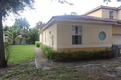 613 NW 21st Avenue, Pompano Beach, FL 33069 - Photo 1